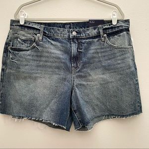 (R) NWT GAP Jean 5 Inch Shorts Size 33 Dark Wash